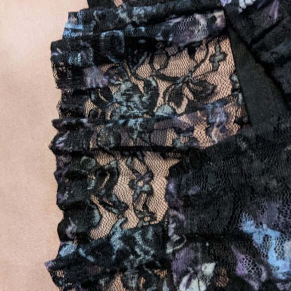 Torrid NEW Flirty Lace Floral Skater Skirt 3X - Picture 6 of 8